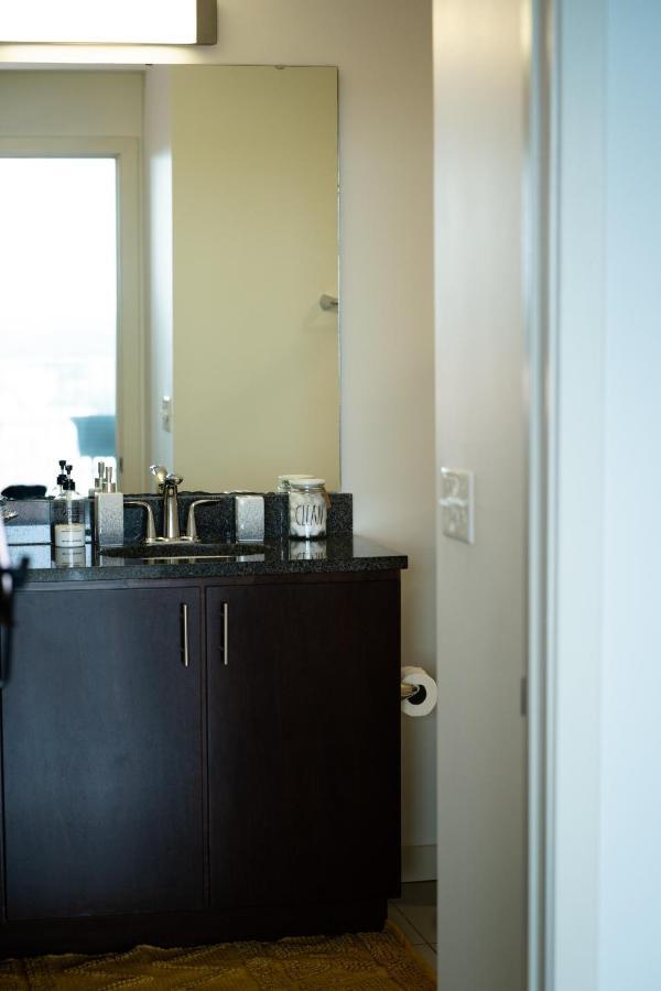 Upscale Downtown High-Rise Raleigh Exterior photo