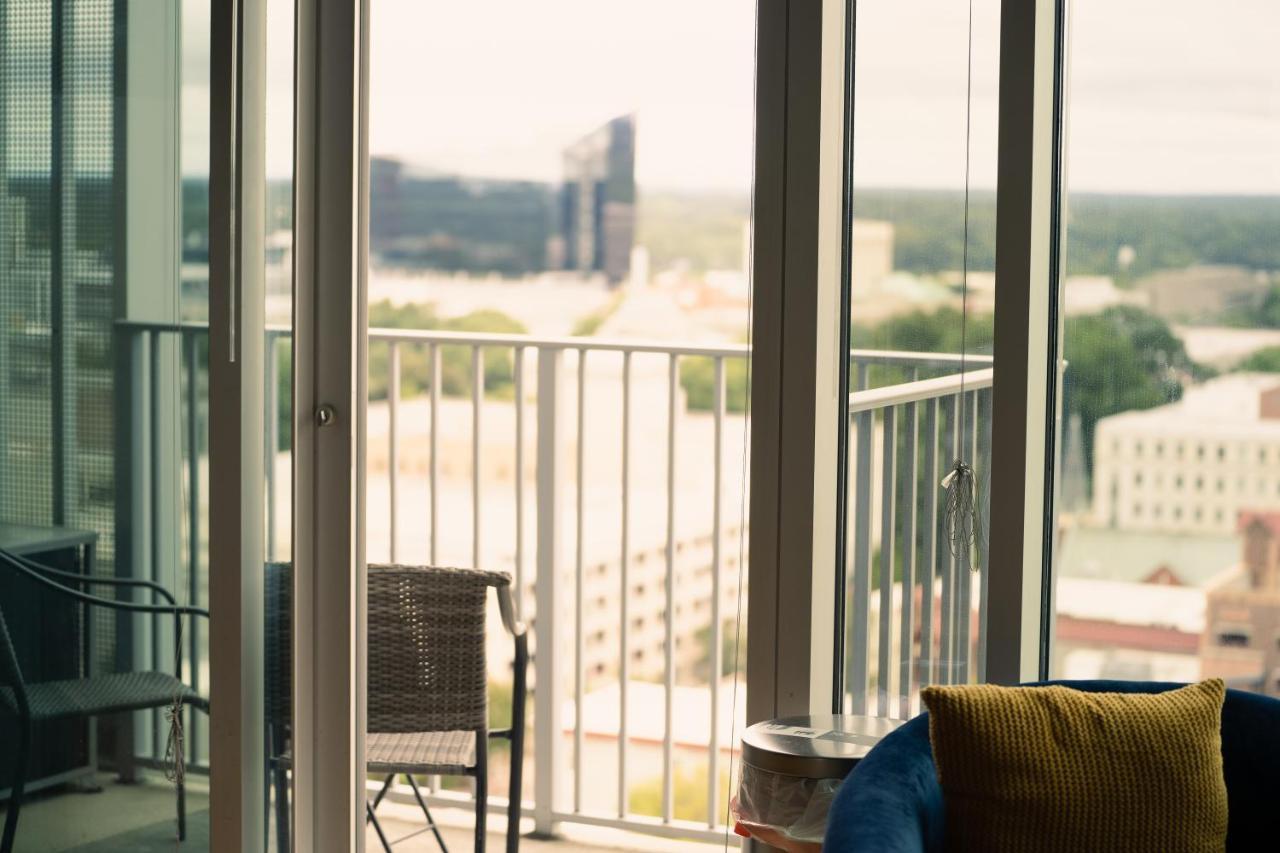 Upscale Downtown High-Rise Raleigh Exterior photo