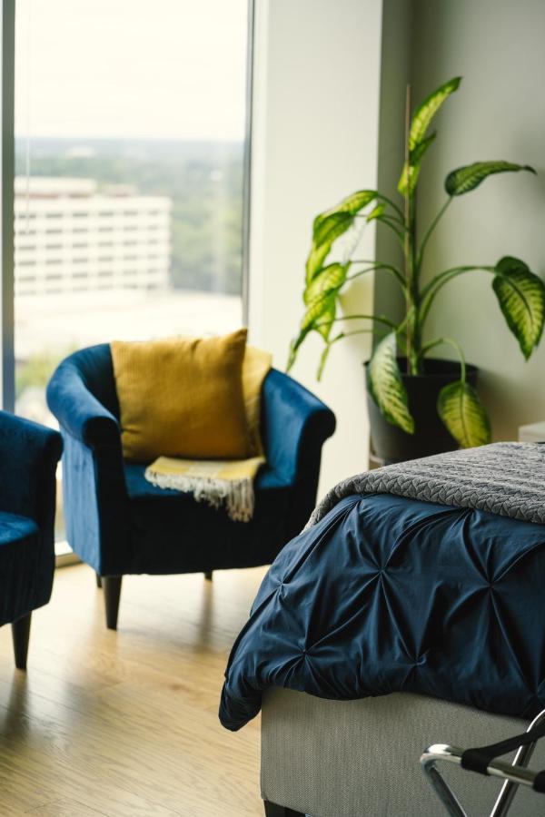 Upscale Downtown High-Rise Raleigh Exterior photo